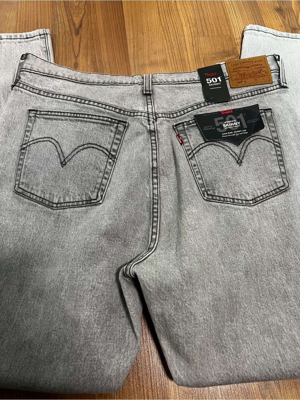 Levi's Women's Gray Skinny Jeans — Light Wash